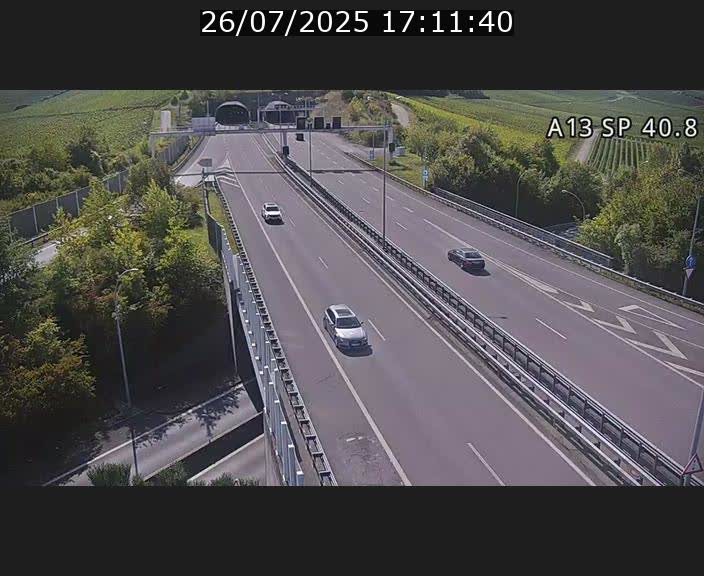 Webcam avec vue sur l'entrée côté allemand du tunnel Markusbierg à Schengen. Vue orientée vers le tunnel et Bettembourg
