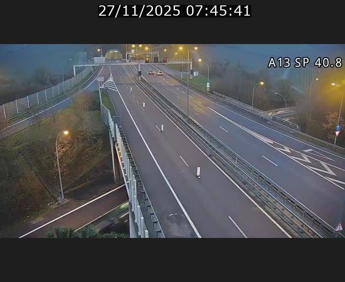 Webcam avec vue sur l'entrée côté allemand du tunnel Markusbierg à Schengen. Vue orientée vers le tunnel et Bettembourg