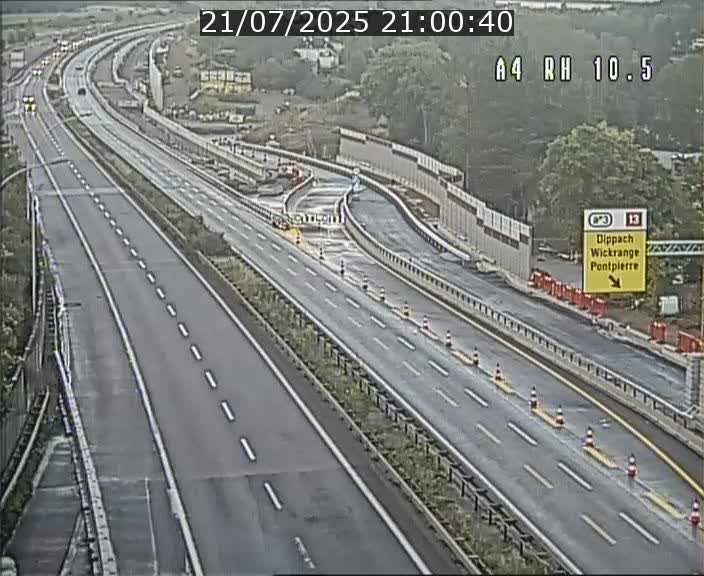 Traffic live webcam Luxembourg Pontpierre - A4 - BK 10.5 - direction Luxembourg