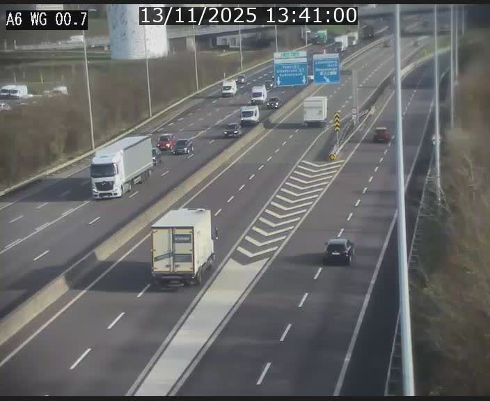Traffic live webcam Luxembourg Croix de Cessange - A6 - BK 0.7 - direction A3 France
