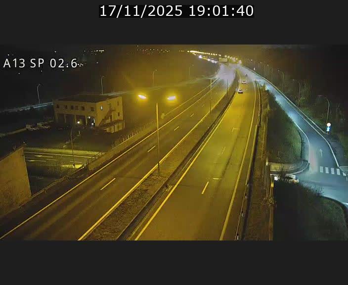 Traffic live webcam Luxembourg Sanem - A13 direction Pétange - BK 2.6
