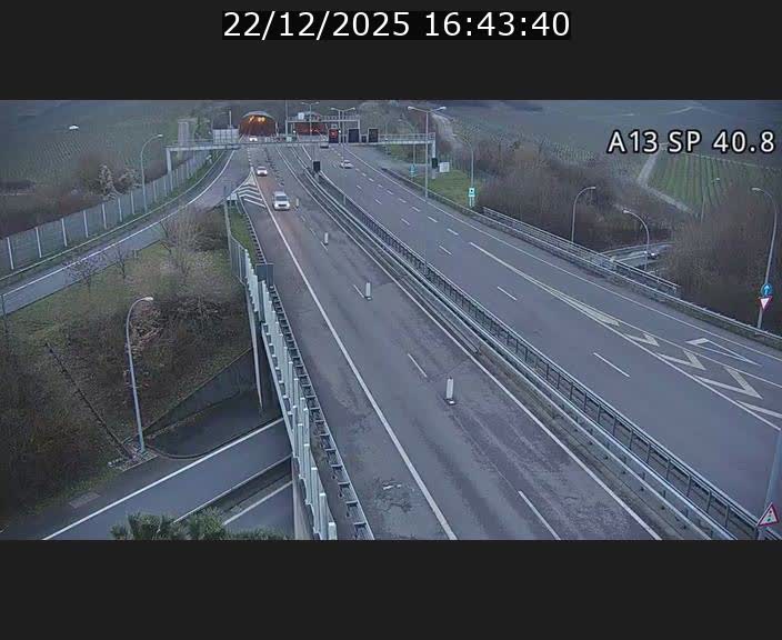 Webcam avec vue sur l'entrée côté allemand du tunnel Markusbierg à Schengen. Vue orientée vers le tunnel et Bettembourg