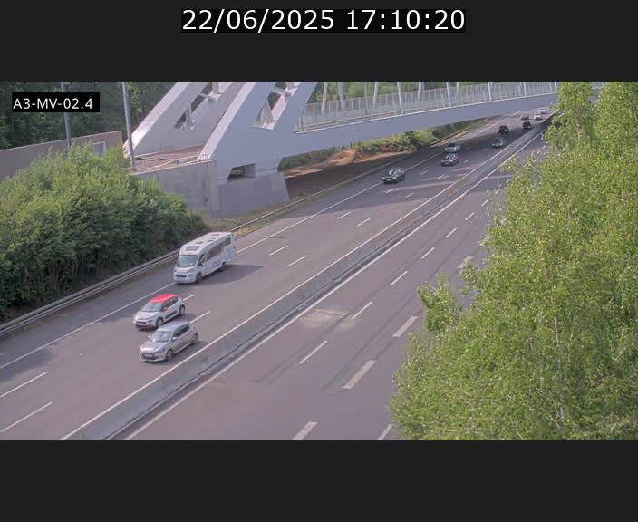 Webcam autoroute de la France (A3) au Luxembourg à Fentange, à proximité de la Croix de Gasperich. Vue orientée vers la Cloche d'Or