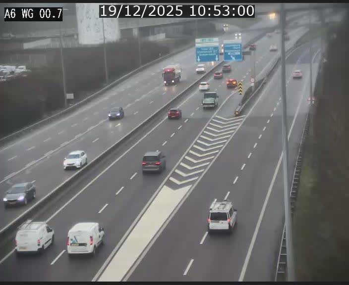 Traffic live webcam Luxembourg Croix de Cessange - A6 - BK 0.7 - direction A3 France