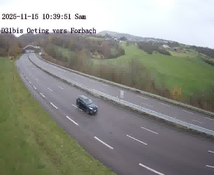Caméra routière située sur D31bis (France) à Oeting, orientée vers Forbach, surveillant en continu la circulation locale et régionale.