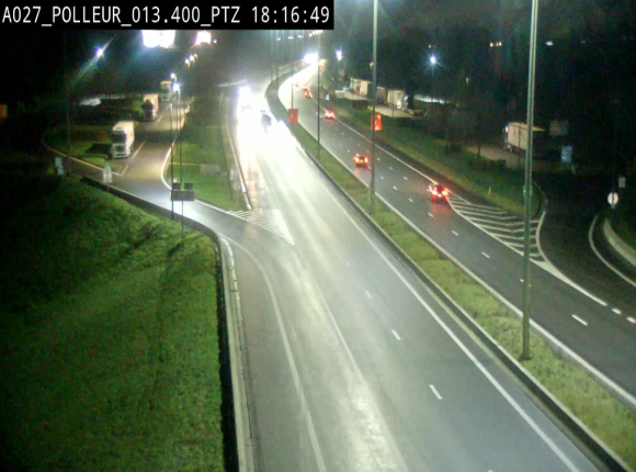 Webcam A27/E42 avec vue sur le parking de l'aire de Polleur, après le Viaduc de Polleur à Theux. Vue orientée vers Liège