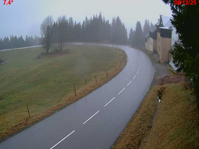 Webcam en haut du col du Ballon d'Alsace sur la D465 à 1075 mètres d'altitude dans les Vosges