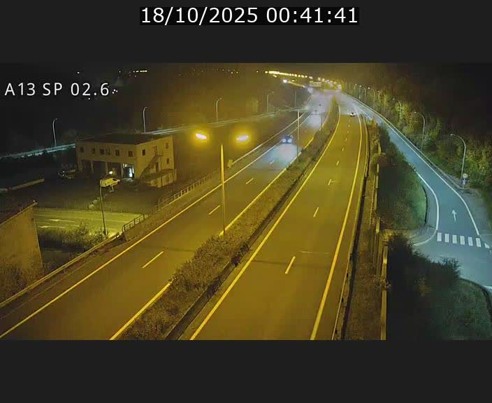 Traffic live webcam Luxembourg Sanem - A13 direction Pétange - BK 2.6