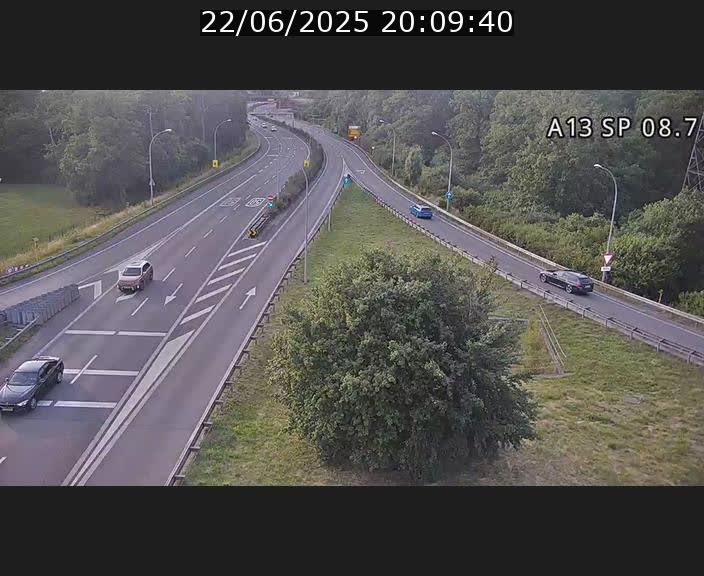Traffic live webcam Luxembourg Jonction Lankelz - A13 direction Pétange - BK 8.7 