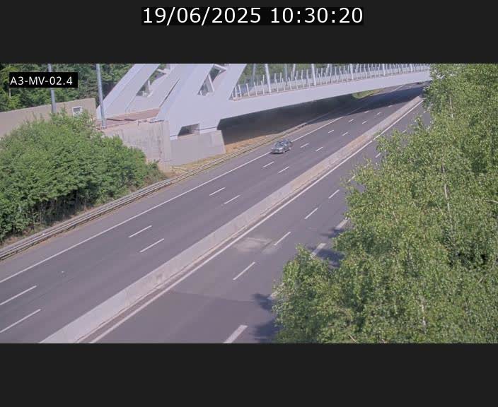 Webcam autoroute de la France (A3) au Luxembourg à Fentange, à proximité de la Croix de Gasperich. Vue orientée vers la Cloche d'Or