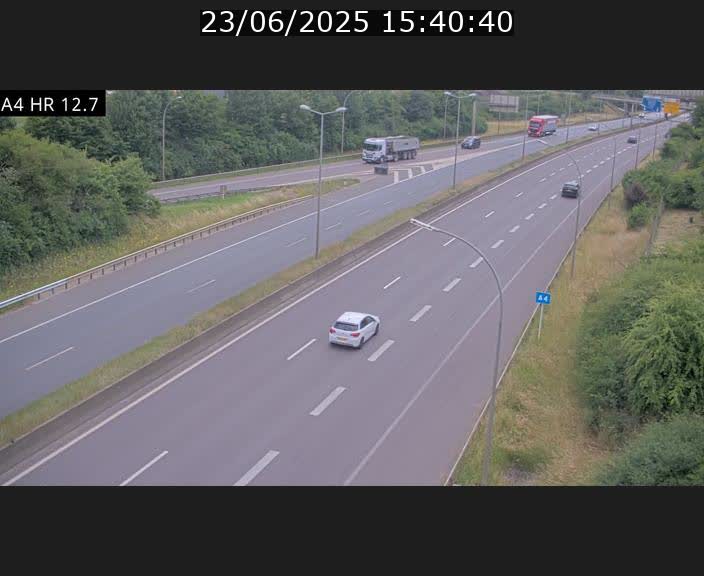 Traffic live webcam Luxembourg Esch sur Alzette - A4 - BK 12.7 - direction Esch-Belval