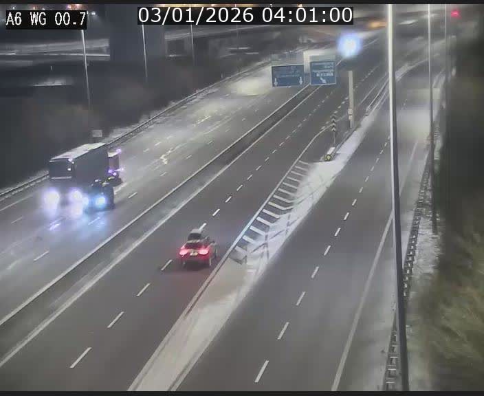 Traffic live webcam Luxembourg Croix de Cessange - A6 - BK 0.7 - direction A3 France