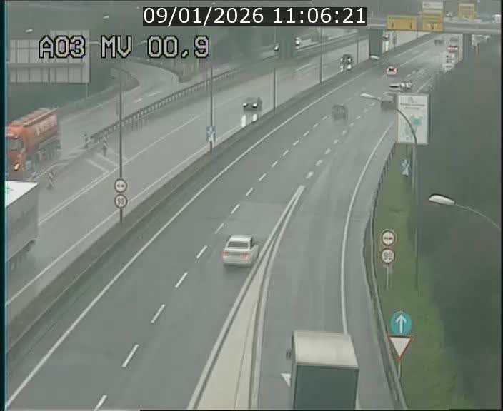 Traffic live webcam Luxembourg Croix de Gasperich - A3 - BK 0.4 - direction Luxembourg