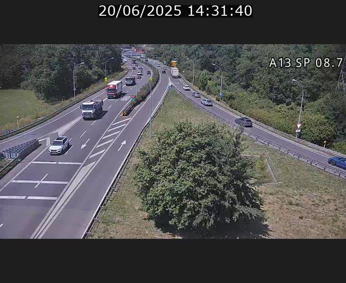 Traffic live webcam Luxembourg Jonction Lankelz - A13 direction Pétange - BK 8.7 