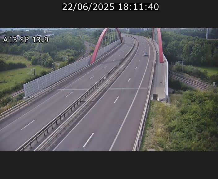 Traffic live webcam Luxembourg Kayl - A13 direction Esch-sur-Alzette/Luxembourg-ville - BK 13.9