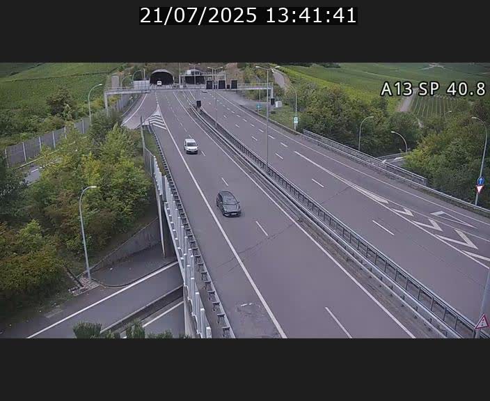 Webcam avec vue sur l'entrée côté allemand du tunnel Markusbierg à Schengen. Vue orientée vers le tunnel et Bettembourg