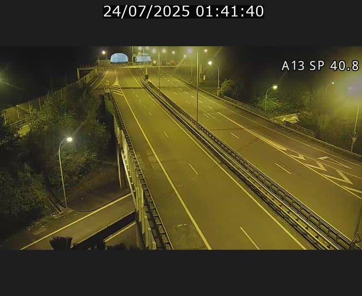 Webcam avec vue sur l'entrée côté allemand du tunnel Markusbierg à Schengen. Vue orientée vers le tunnel et Bettembourg