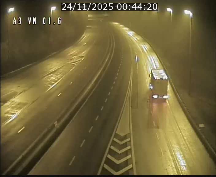 Traffic live webcam Luxembourg - Croix de Gasperich - A3 - BK 1.6 - direction France/Aire de Berchem
