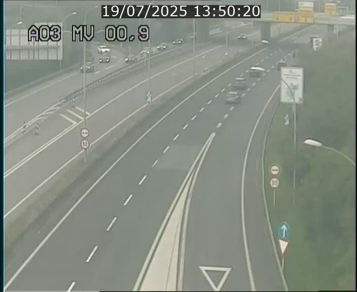 Traffic live webcam Luxembourg Croix de Gasperich - A3 - BK 0.4 - direction Luxembourg