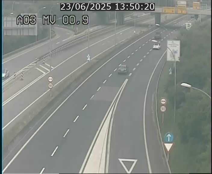 Traffic live webcam Luxembourg Croix de Gasperich - A3 - BK 0.4 - direction Luxembourg