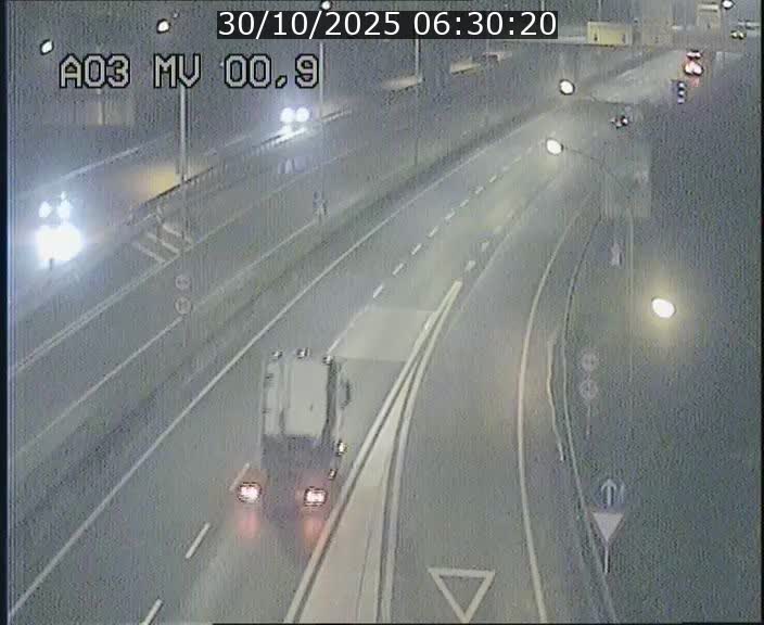 Traffic live webcam Luxembourg Croix de Gasperich - A3 - BK 0.4 - direction Luxembourg