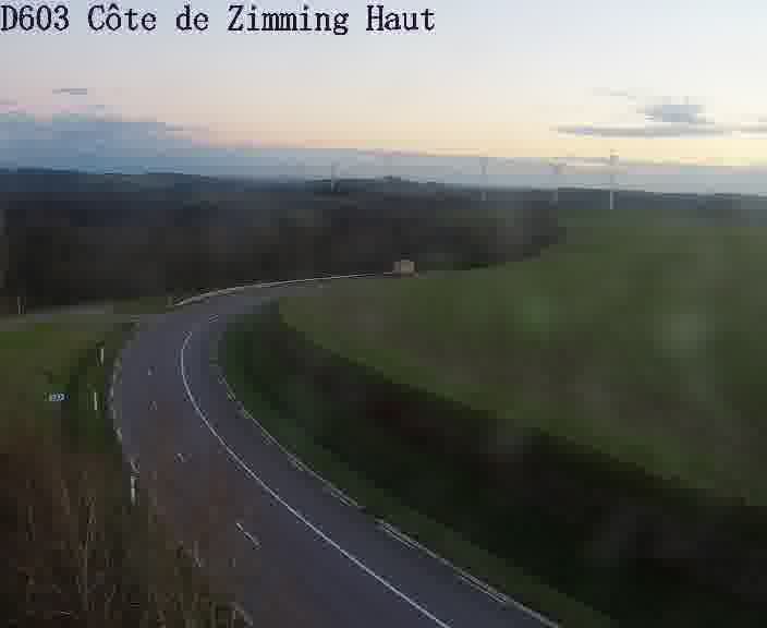 Webcam sur la D603 située en haut de la Côte de Zimming. Vue orientée vers Saint-Avold.