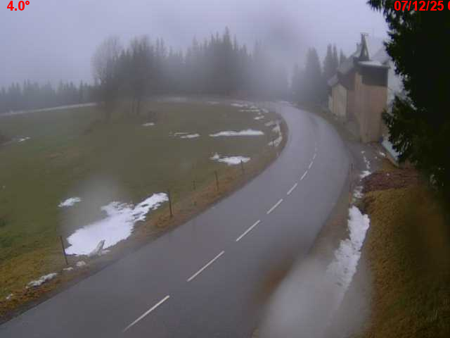 Webcam en haut du col du Ballon d'Alsace sur la D465 à 1075 mètres d'altitude dans les Vosges