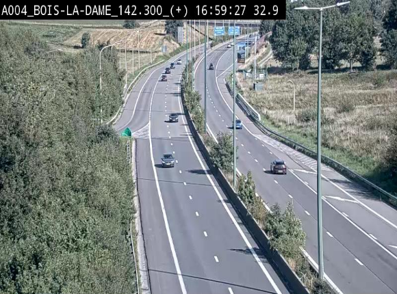 Webcam située entre la sortie 29 Neufchâteau et la jonction avec l'E25 en direction de Liège et Luxembourg