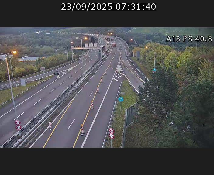 Webcam autoroute A13 à la sortie est du tunnel Markusbierg à Schengen. Vue sur le pont de la Moselle, vers l'Allemagne