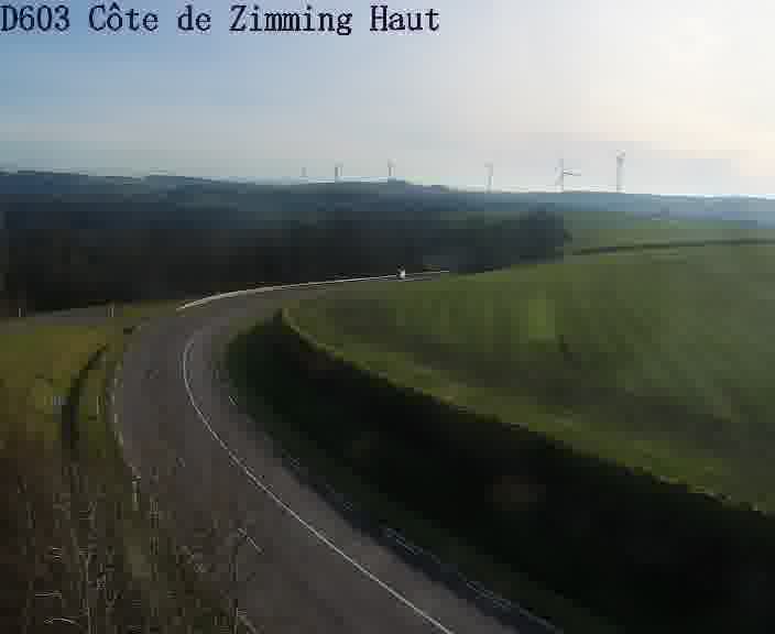 Webcam sur la D603 située en haut de la Côte de Zimming. Vue orientée vers Saint-Avold.