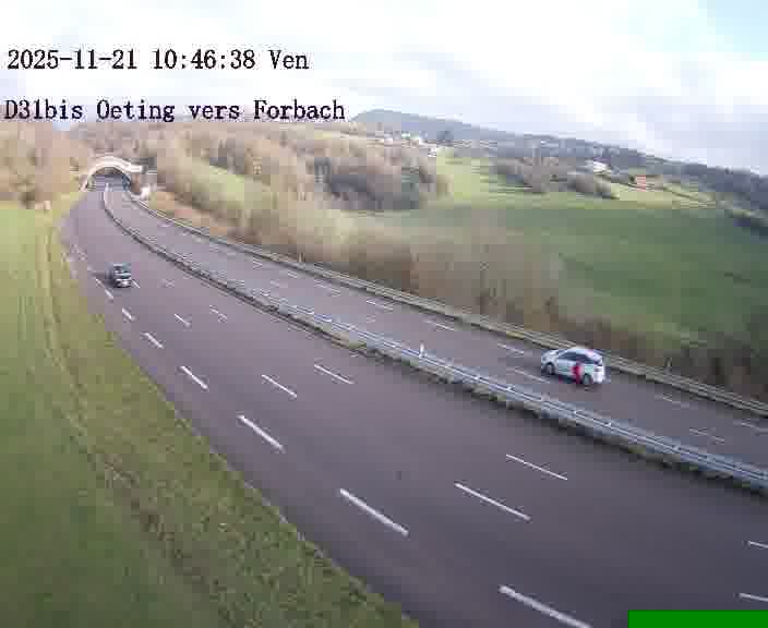 Caméra routière située sur D31bis (France) à Oeting, orientée vers Forbach, surveillant en continu la circulation locale et régionale.