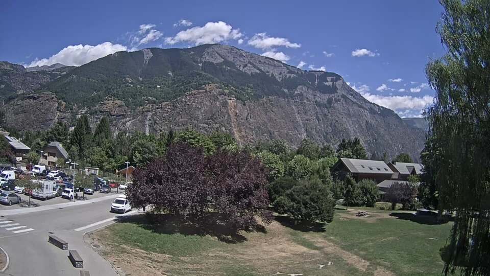 Webcam au niveau de la mairie du village du Bourg d'Oisans, aux pieds de l'Alpe d'Huez et aux portes du parc des Écrins