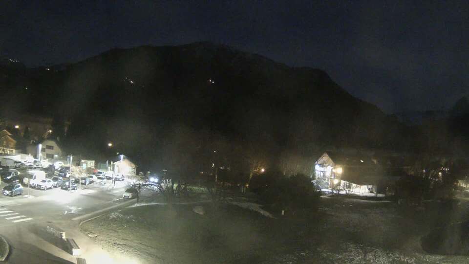 Webcam au niveau de la mairie du village du Bourg d'Oisans, aux pieds de l'Alpe d'Huez et aux portes du parc des Écrins