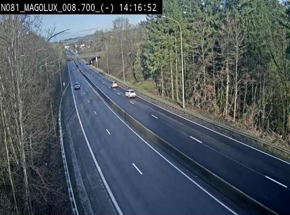 Webcam sur la N81 (E411) à hauteur de la jonction avec la N883. Vue orientée vers Arlon