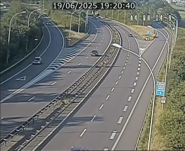 Traffic live webcam Luxembourg Leudelange - A4 - BK 4.9 - direction Luxembourg