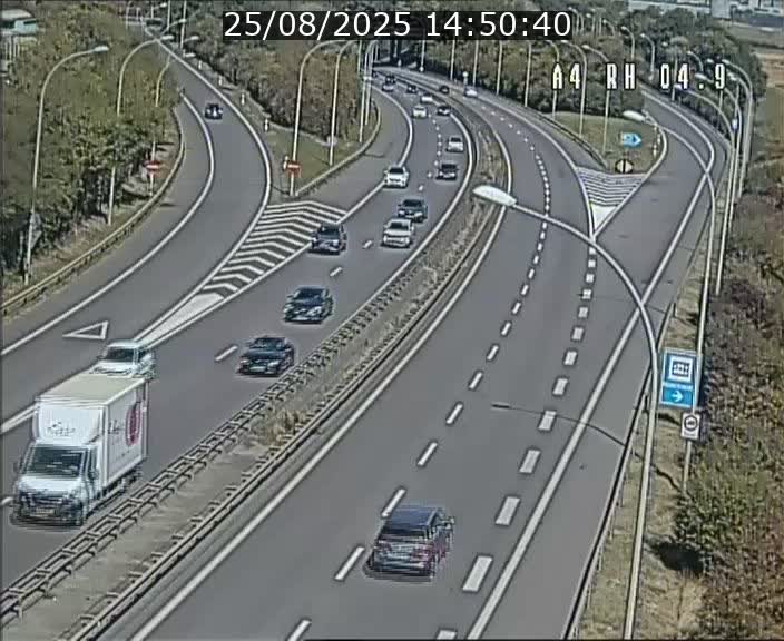 Traffic live webcam Luxembourg Leudelange - A4 - BK 4.9 - direction Luxembourg