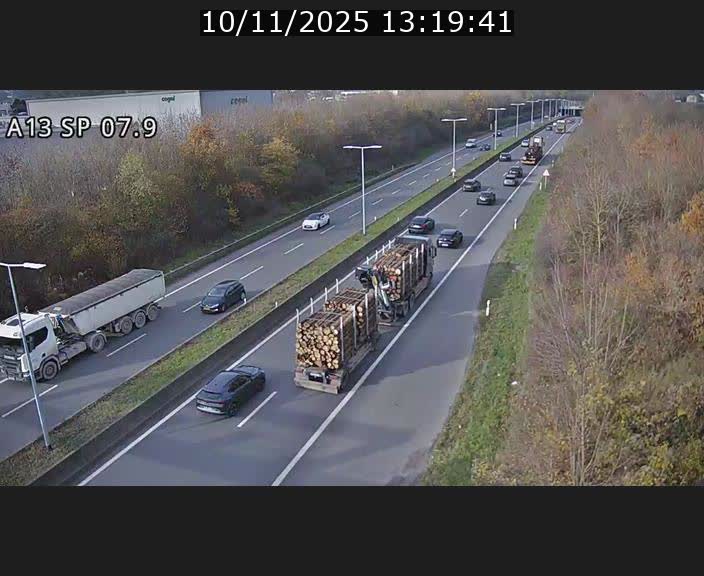Traffic live webcam Luxembourg Jonction Lankelz - A13 direction Pétange - BK 7.9
