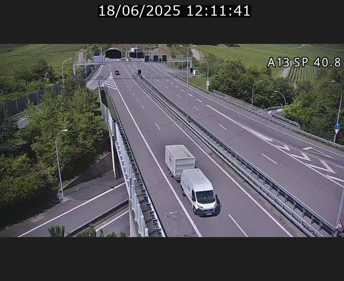 Webcam avec vue sur l'entrée côté allemand du tunnel Markusbierg à Schengen. Vue orientée vers le tunnel et Bettembourg
