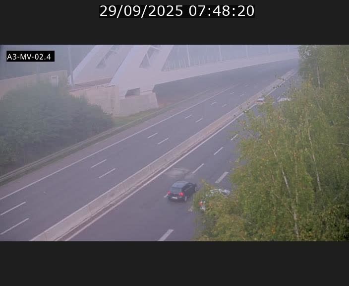 Webcam autoroute de la France (A3) au Luxembourg à Fentange, à proximité de la Croix de Gasperich. Vue orientée vers la Cloche d'Or
