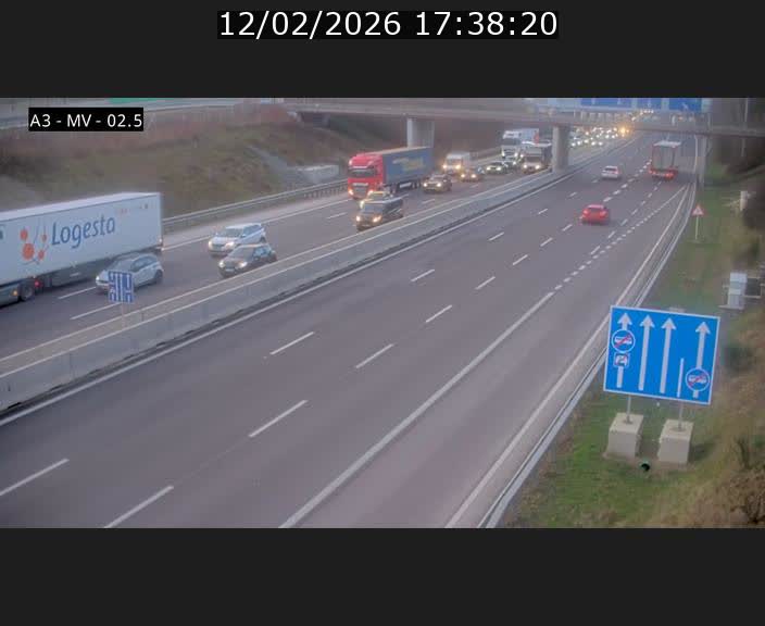 Webcam autoroute A3 au Luxembourg à proximité de la Croix de Gasperich. Vue orientée vers Luxembourg