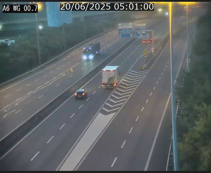 Traffic live webcam Luxembourg Croix de Cessange - A6 - BK 0.7 - direction A3 France