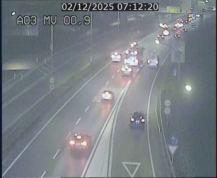 Traffic live webcam Luxembourg Croix de Gasperich - A3 - BK 0.4 - direction Luxembourg