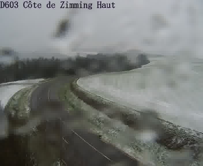 Webcam sur la D603 située en haut de la Côte de Zimming. Vue orientée vers Saint-Avold.