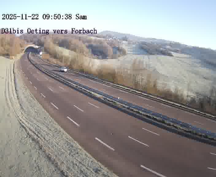Caméra routière située sur D31bis (France) à Oeting, orientée vers Forbach, surveillant en continu la circulation locale et régionale.