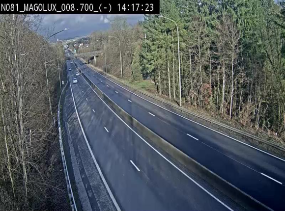 Webcam sur la N81 (E411) à hauteur de la jonction avec la N883. Vue orientée vers Arlon