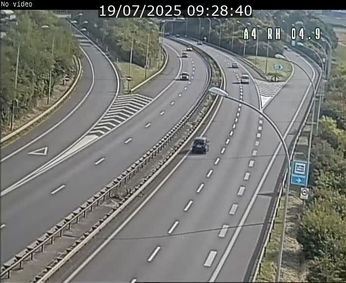 Traffic live webcam Luxembourg Leudelange - A4 - BK 4.9 - direction Luxembourg