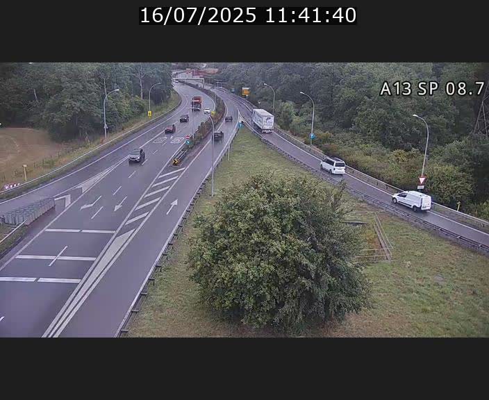 Traffic live webcam Luxembourg Jonction Lankelz - A13 direction Pétange - BK 8.7 