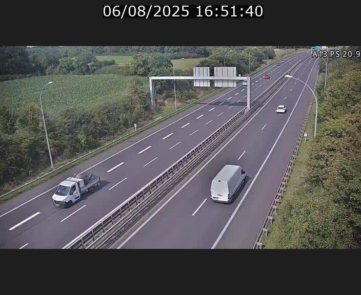 Traffic live webcam Luxembourg Croix de Bettembourg, rond-point d'Hellange - A13 direction Allemagne - BK 20.9