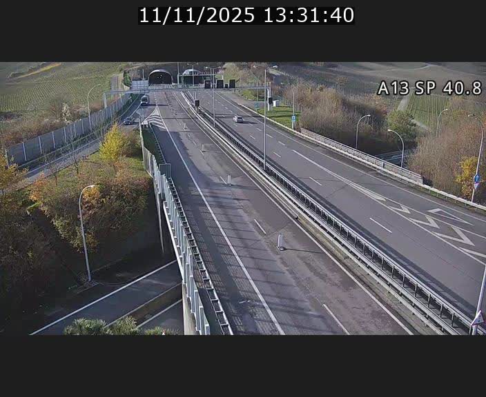 Webcam avec vue sur l'entrée côté allemand du tunnel Markusbierg à Schengen. Vue orientée vers le tunnel et Bettembourg