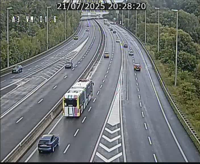 Traffic live webcam Luxembourg - Croix de Gasperich - A3 - BK 1.6 - direction France/Aire de Berchem